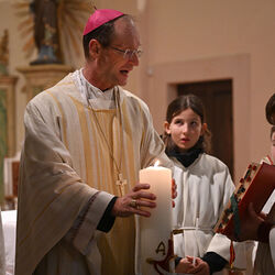 Osternachtsfeier mit Weihbischof Turnovszky