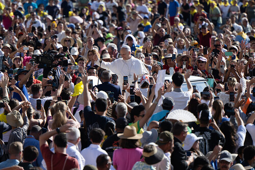 Papst Leo XIV. in der Menschenmenge am Petersplatz